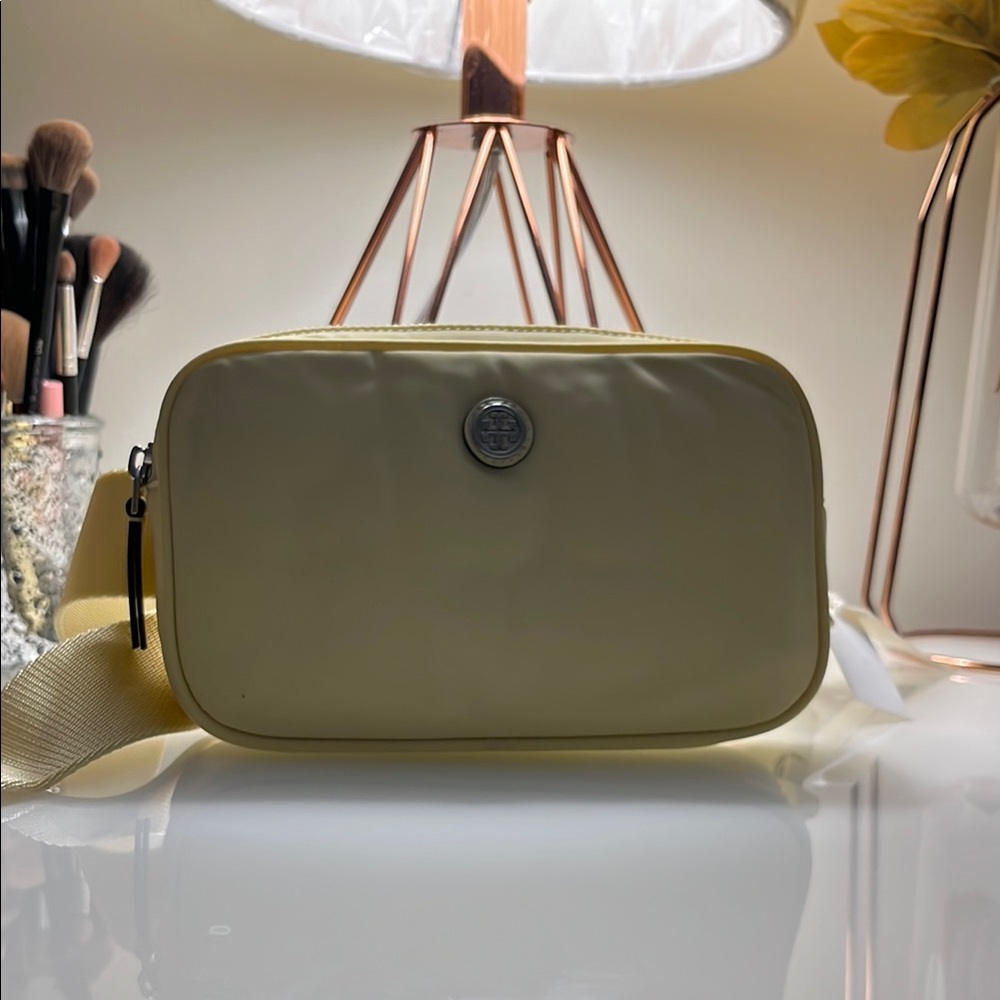 Tory Burch Yellow Crossbody Bag with Boxy Shape and Leather Finish